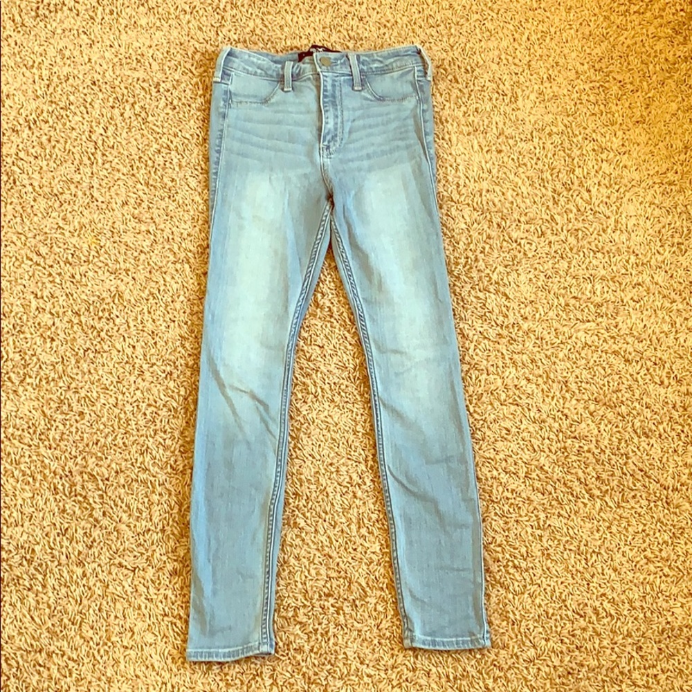 LIKE NEW WOMENS HOLLISTER JEANS